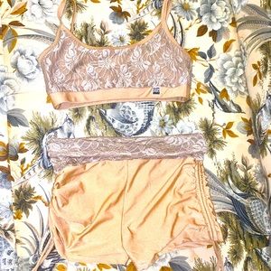 Gorgeous Dancer Top/Bottom Set for day to day or shows! With Lace accents.